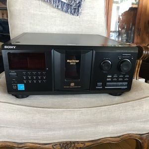 Sony CDP-355 MegaStorage 300CD Player w/Remote